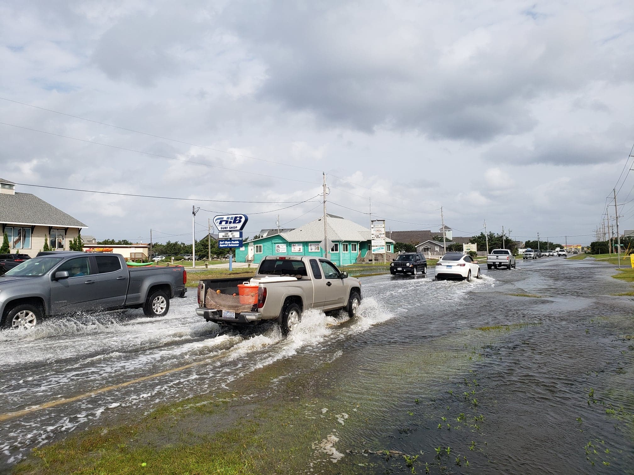 update-ocean-overwash-impacting-multiple-sections-of-n-c-12-soundside-flooding-reported-in