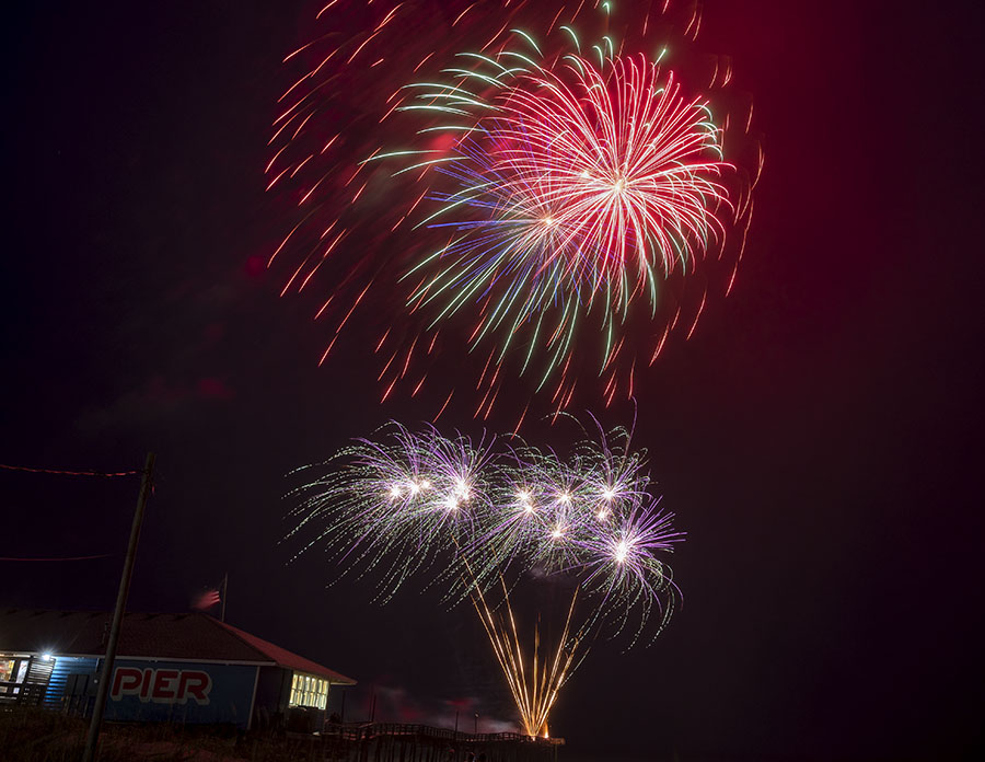 Avon Fireworks return with a bang on July 4... WITH SLIDESHOW Island