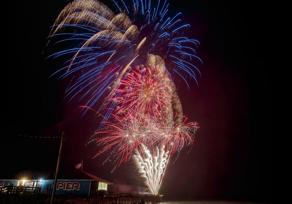 Avon Fireworks return with a bang on July 4... WITH SLIDESHOW Island