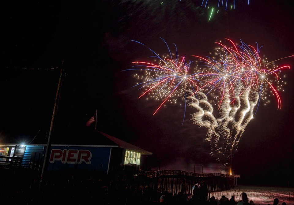 Avon Fireworks return with a bang on July 4... WITH SLIDESHOW Island