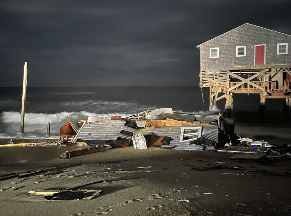 Another house collapses in Rodanthe; residents are urged to avoid nearby beaches due to debris