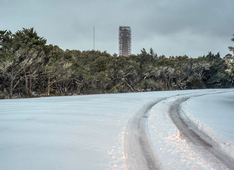 snow-lighthouse